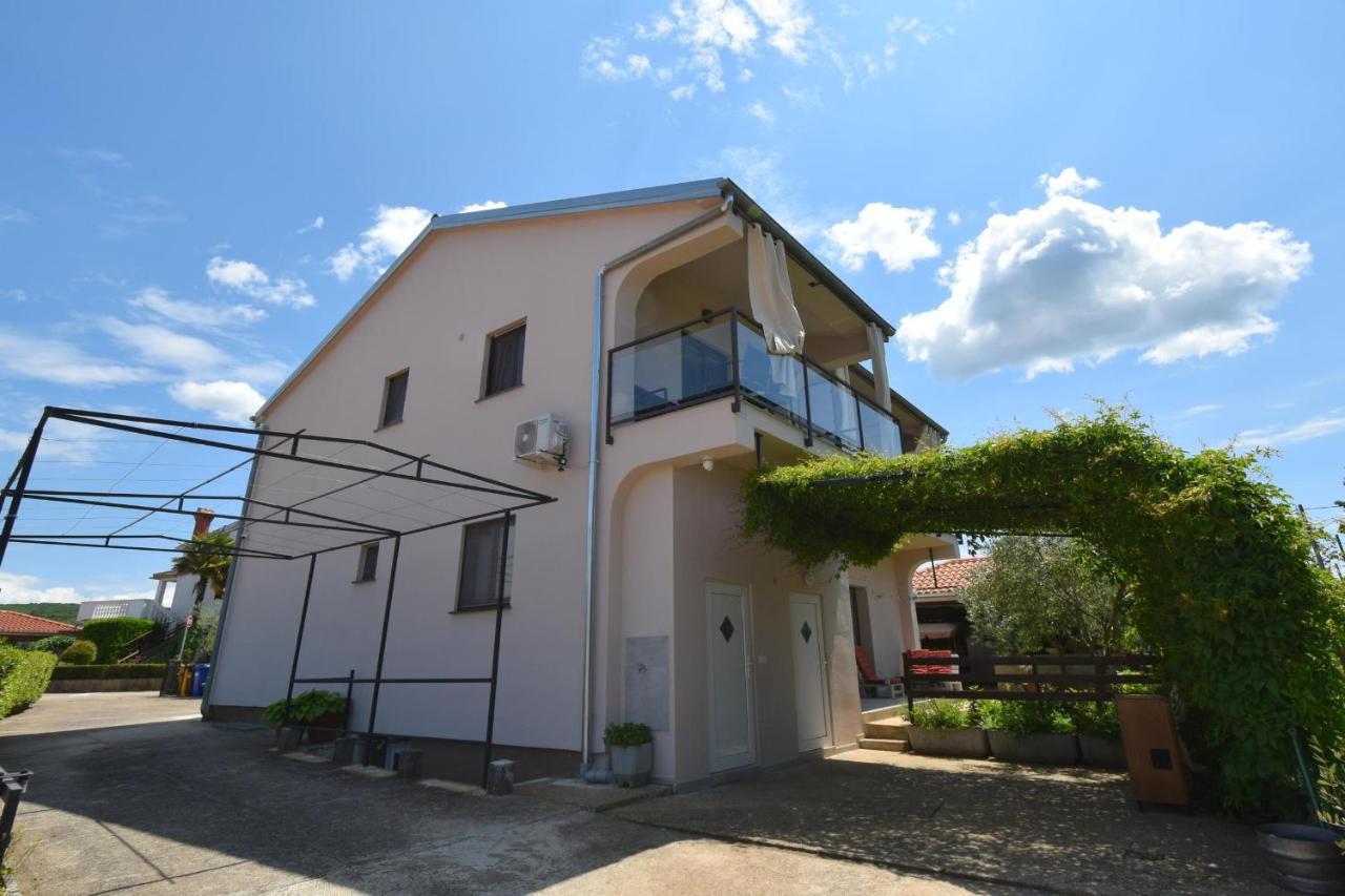 Apartments Aki Малинска Екстериор снимка