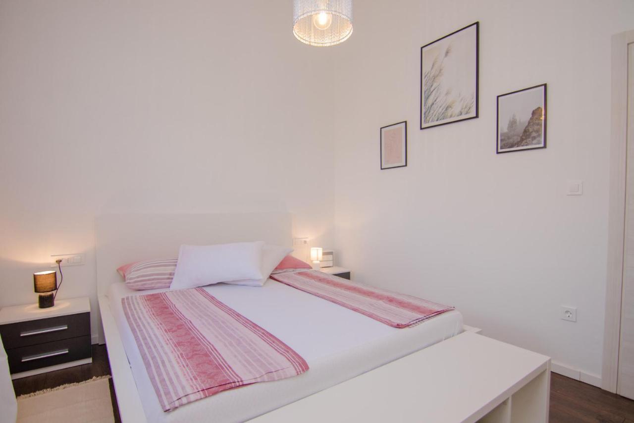 Apartments Aki Малинска Екстериор снимка