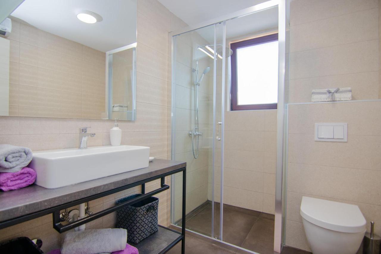 Apartments Aki Малинска Екстериор снимка