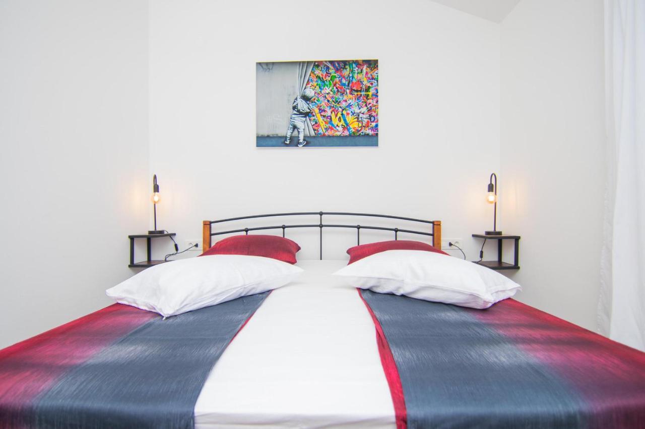 Apartments Aki Малинска Екстериор снимка