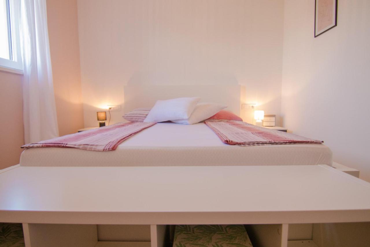 Apartments Aki Малинска Екстериор снимка