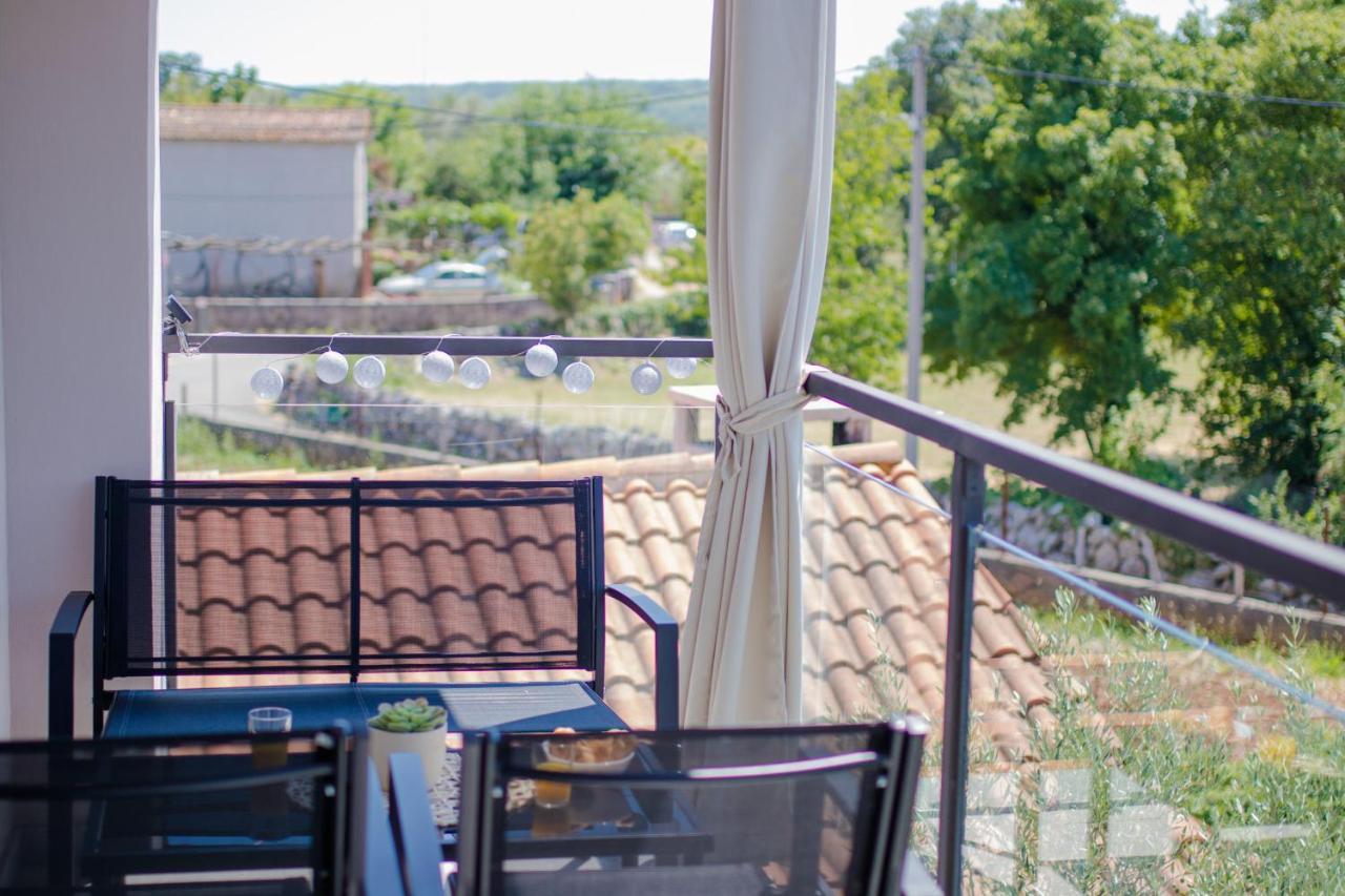 Apartments Aki Малинска Екстериор снимка