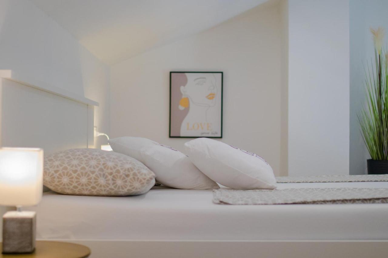Apartments Aki Малинска Екстериор снимка